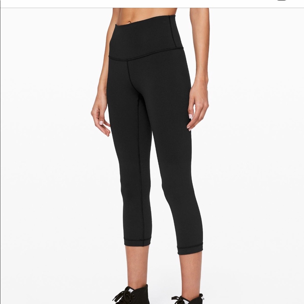Lululemon Wunder under crop 21” size 4 Black